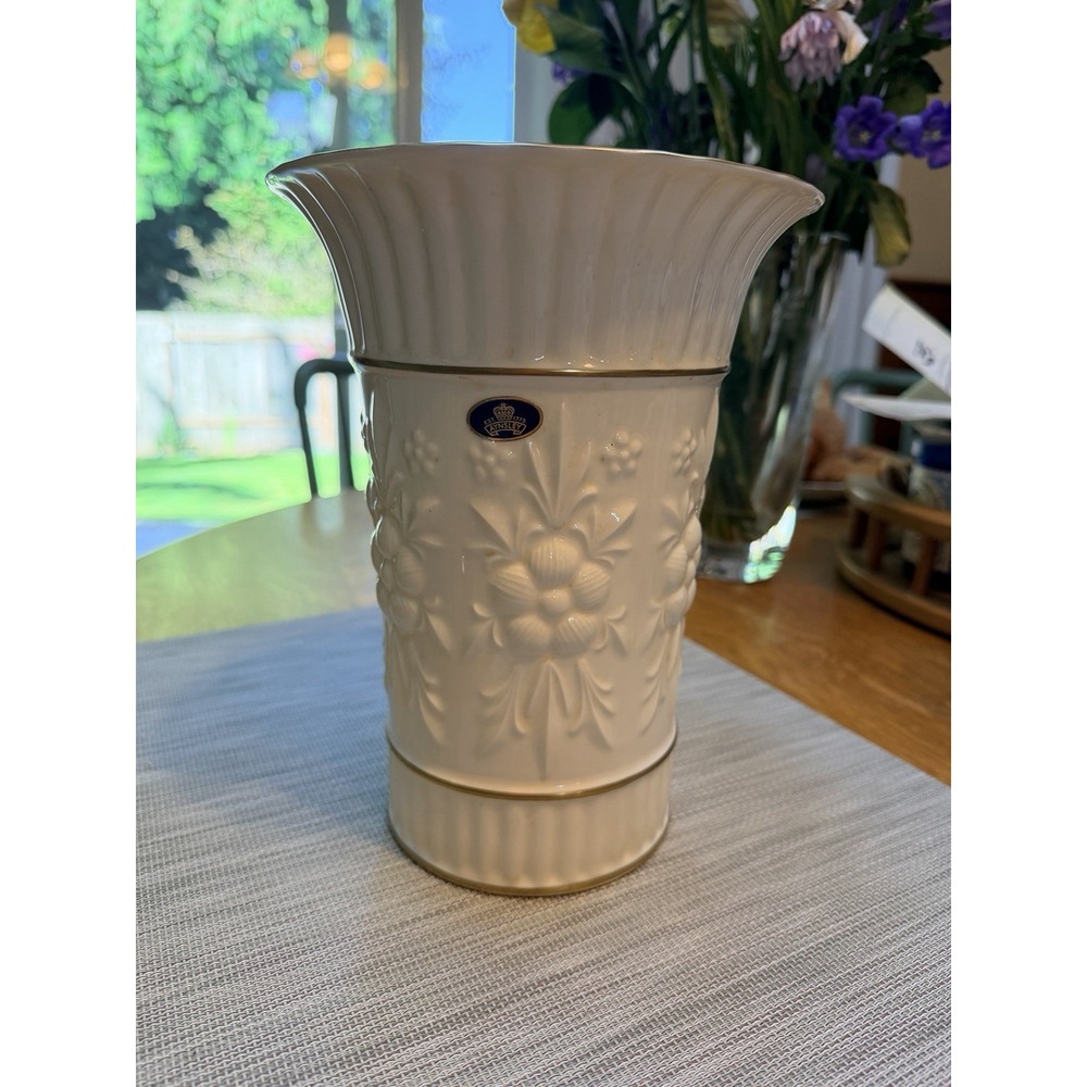 Aynsley Camellia Bone China Large Vase Ribbed Body With Gold Trim 9 1/4"